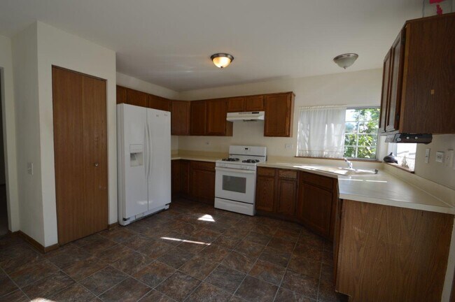 Building Photo - 2039 Aronomink Cir