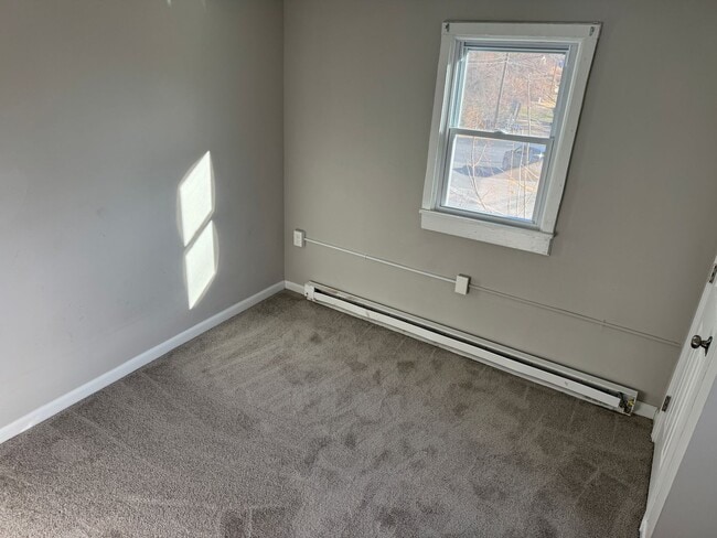 Building Photo - Cozy Three Bedroom Home in HDG!