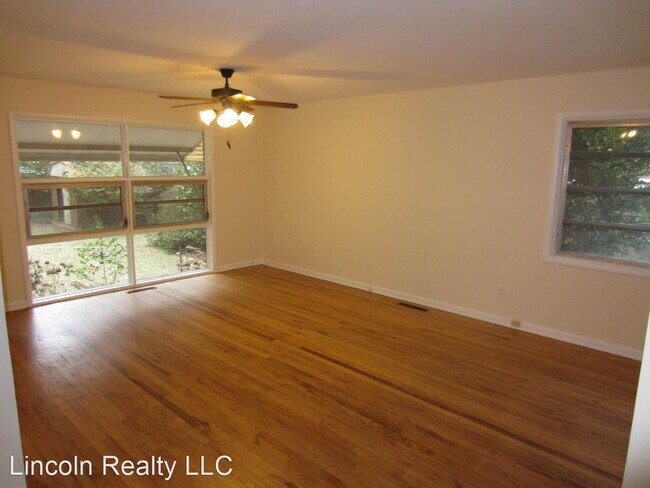 Building Photo - 3 br, 2 bath House - 9 Loganberry Circle*