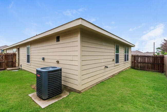 Building Photo - Oakwood Forest - 2068 Oakwood Forest Drive...
