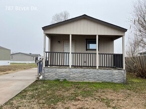 Building Photo - 787 N Bever Dr