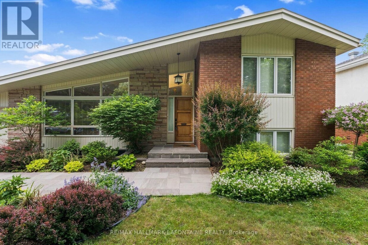 Photo principale - 1886 Rideau Garden Dr