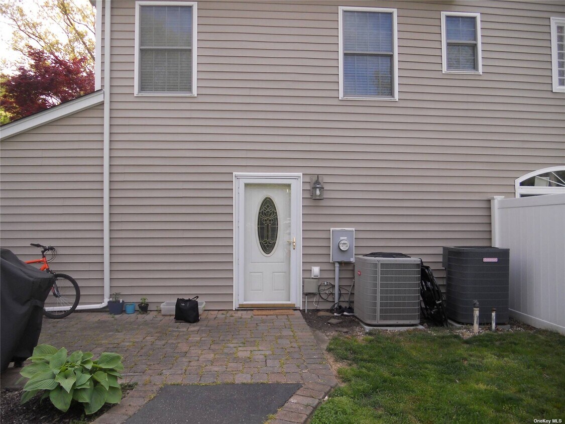 Primary Photo - 38 Chelsea Dr
