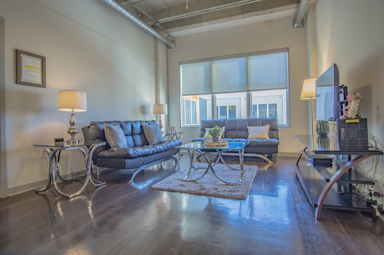 Primary Photo - 550 W Peachtree St NW