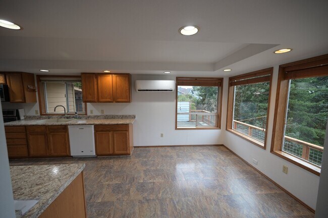 Foto del edificio - 2+ bed 2 bath home in Dungeness Heights, S...
