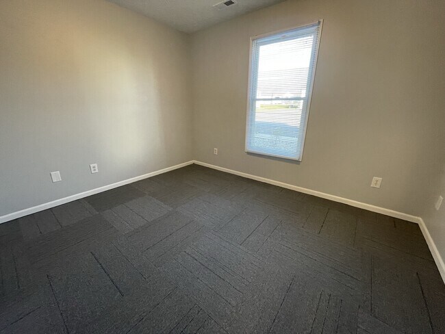Building Photo - 356 Stone Dr