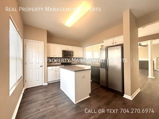 Foto del edificio - 10076 Treeside Ln