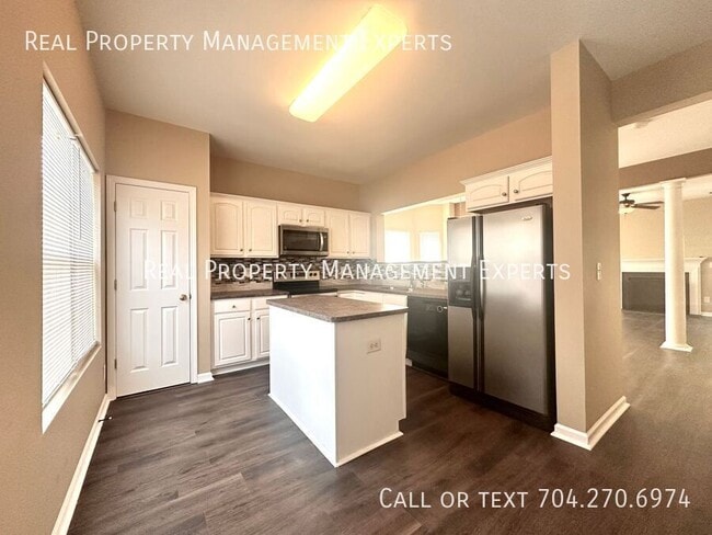 Photo - 10076 Treeside Ln Townhome