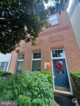 Building Photo - 652 Currant Ct