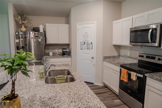 Building Photo - 332 Pecos Dr