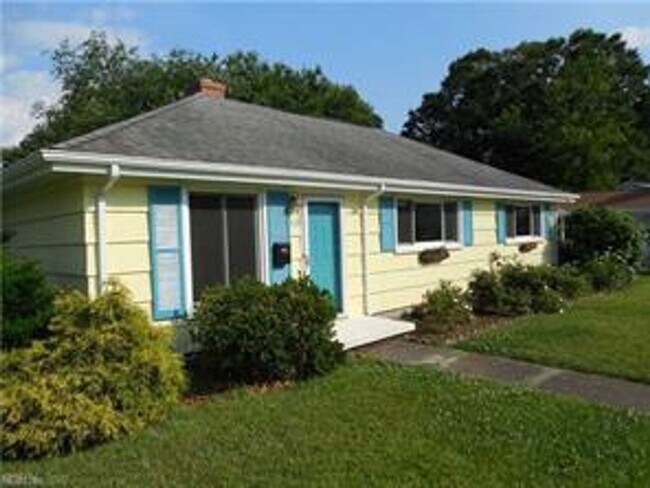 Building Photo - 3BR/2BA House with Granite Counter Tops! C...