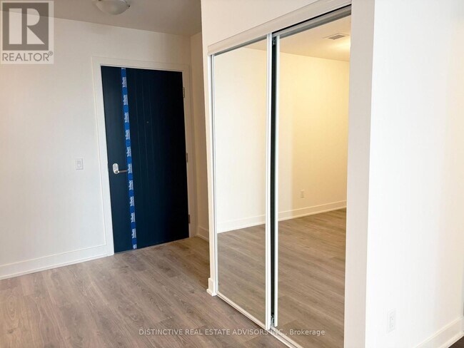 Photo du bâtiment - 2545 Simcoe St N