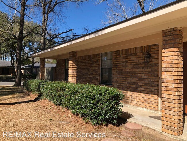 Building Photo - 3 br, 1.5 bath House - 3424 Tara