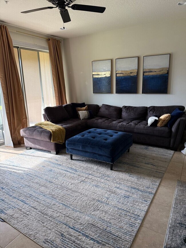 Foto del edificio - Beautiful 3/2.5 Townhome with Pool View in...