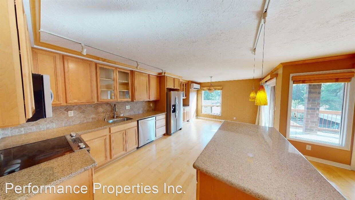 Primary Photo - 3 br, 2 bath House - 100 Leonard Street #3-4