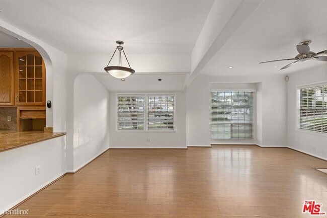 Foto del edificio - 4 br, 4 bath House - 8408 Airlane Ave