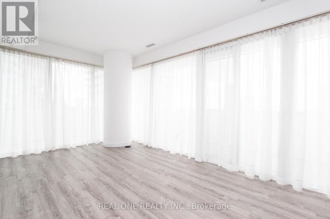 Building Photo - 42 Charles St E