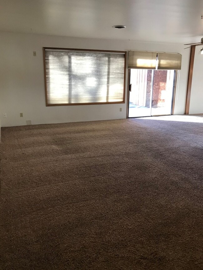 Foto del edificio - 205 Daley Dr