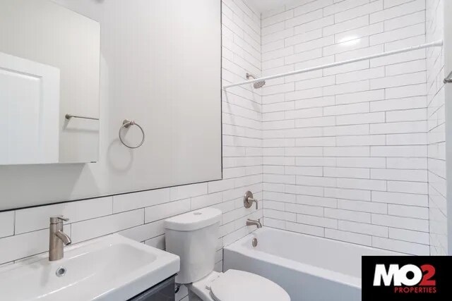 Foto del edificio - 3100 W Logan Blvd