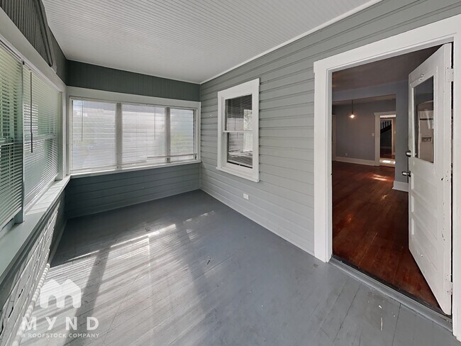 Building Photo - 543 13th Ave S Unit 1