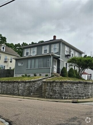 Building Photo - 37 Pleasant St