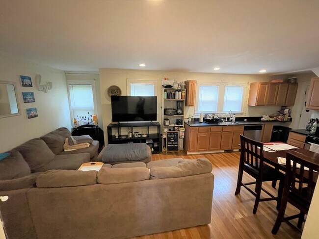 living room - 4 Iroquois St