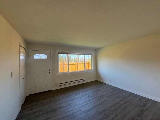 Building Photo - Central Tacoma 3-bedroom Rambler!