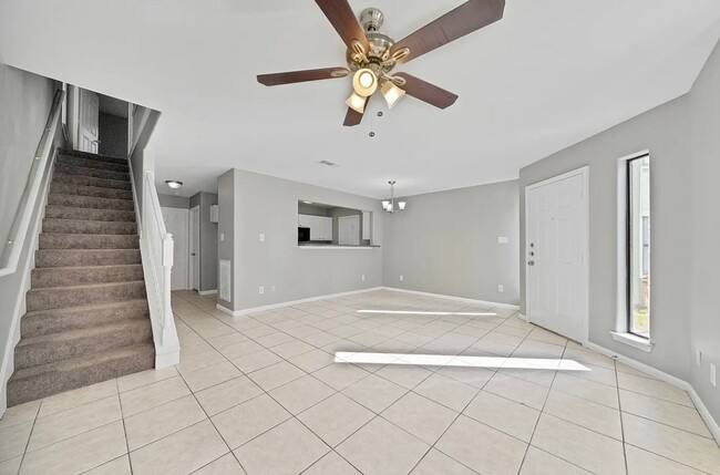 Building Photo - Spacious home for rent.