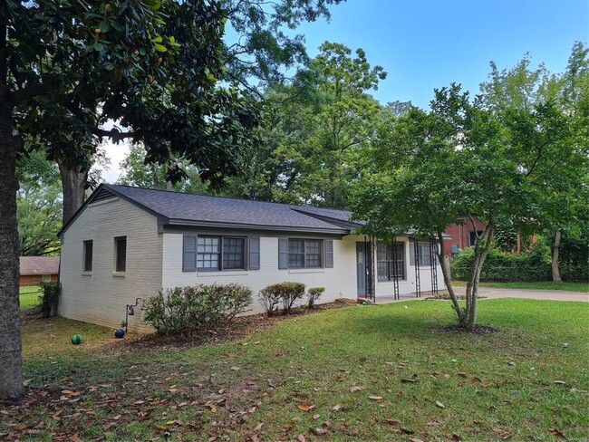 Building Photo - 1128 Karen Rd