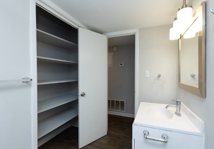 Foto del edificio - 180 S Pine Lake Dr