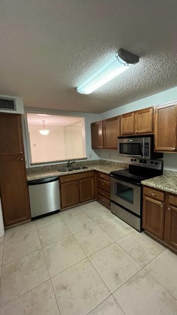 Foto del edificio - 5095 Heatherhill Ln