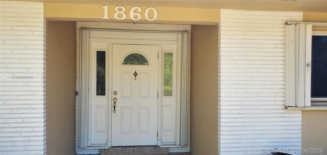 Foto del edificio - 1860 NE 199th St