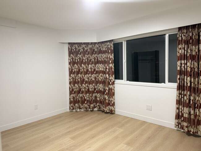 Photo du bâtiment - 2215 E 51st Ave