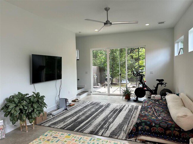 Building Photo - 4806 Ribbecke Ave