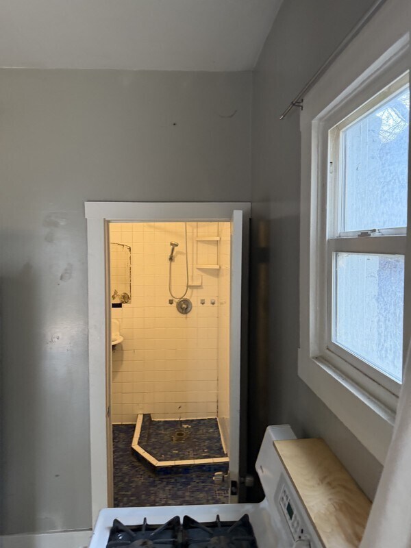 Building Photo - 553 E 700 S