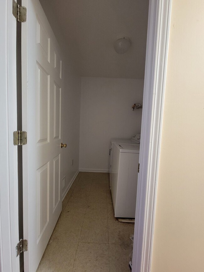 Laundry (2nd level) - 1 Painted Wagon Rd