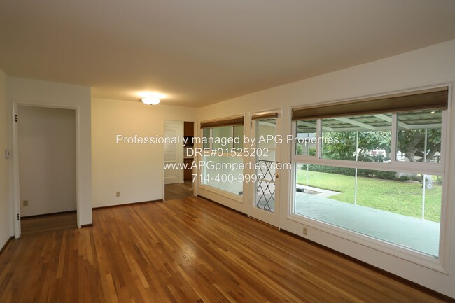 Foto del edificio - 3 Bedroom / 1 Bathroom house with a 2 Car ...