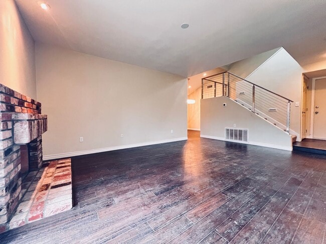 Foto del edificio - El Cajon Two-Story 4 Bedroom 2 Bath Large Yard