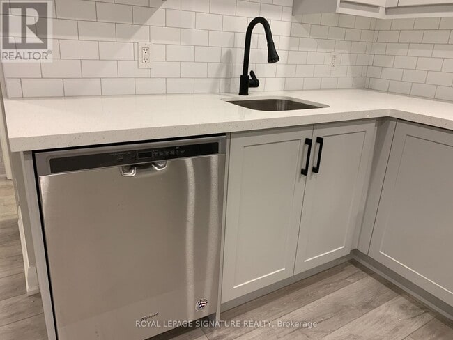 Building Photo - 230 Gainsborough Rd