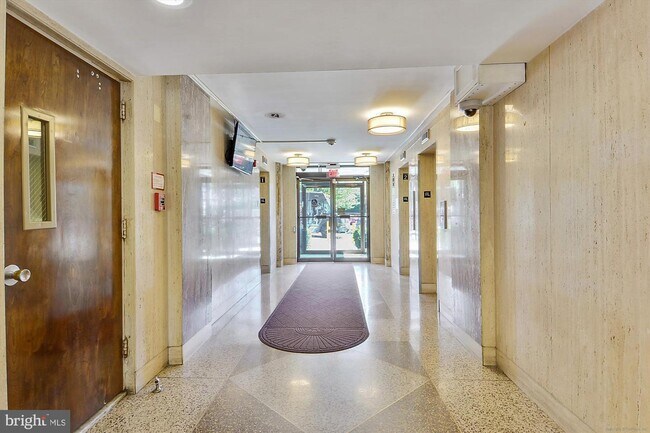 Foto del edificio - 1111 University Blvd W