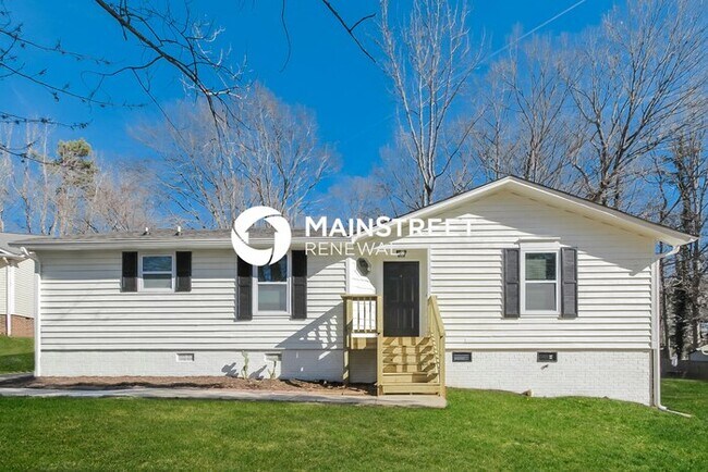 Building Photo - 3 Bedroom Pet-Friendly Home in Charlotte, NC with Main Street Renewal