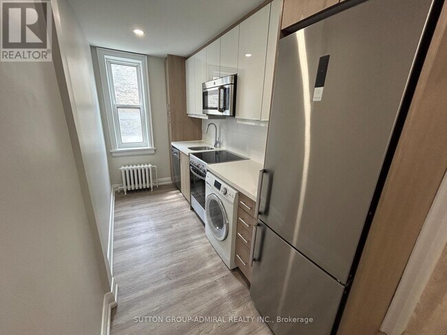 Photo du bâtiment - 448 Spadina Rd