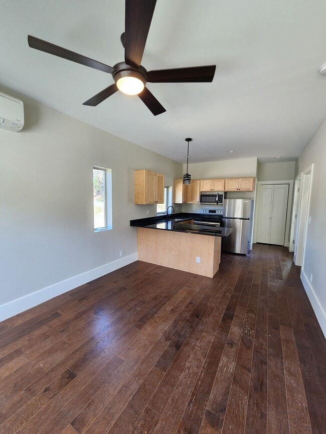 Foto del edificio - ***6 Month Lease***East Asheville Rental