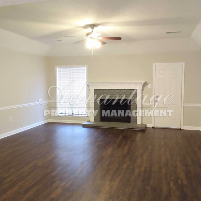 Building Photo - Newly Rehabbed 3 BR Home -Ridgeway Estates...
