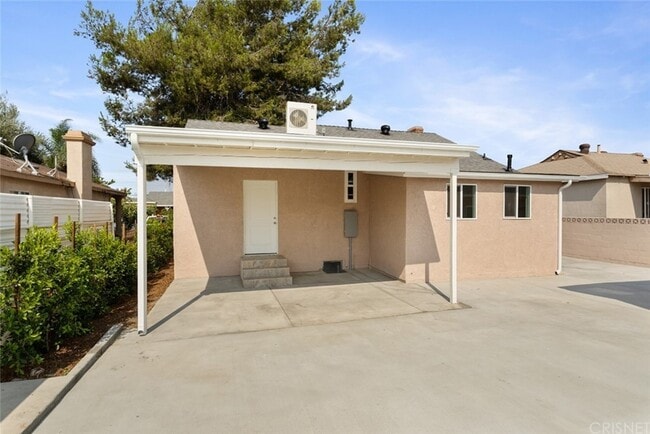 Building Photo - 7742 Bakman Ave