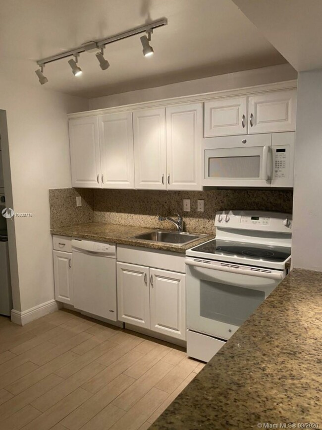Foto del edificio - 20760 NE 4th Ct
