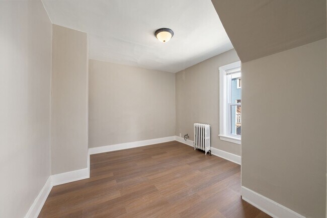 Building Photo - 22 Florence St