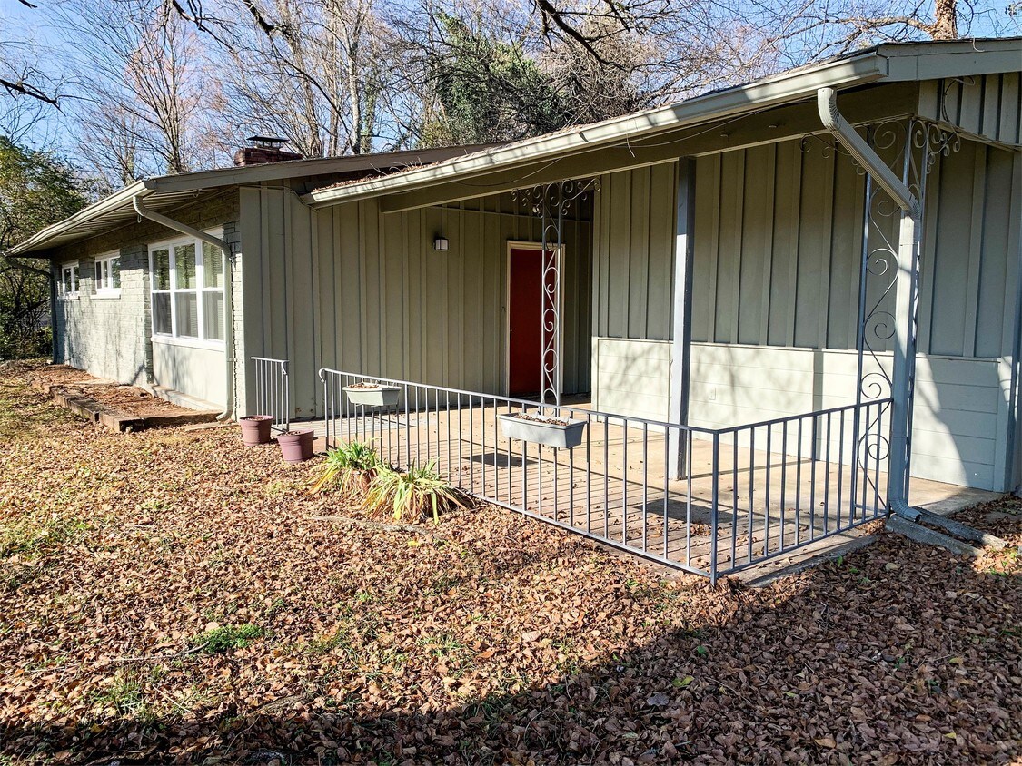 Primary Photo - 1405 Crocus Ln
