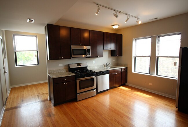 Foto del edificio - 6447 N Claremont Ave