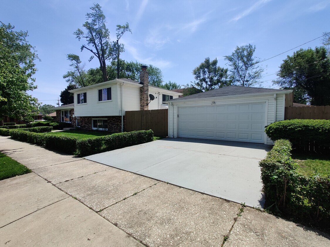 14200 S Edbrooke Ave, Riverdale, IL 60827 House Rental in Riverdale